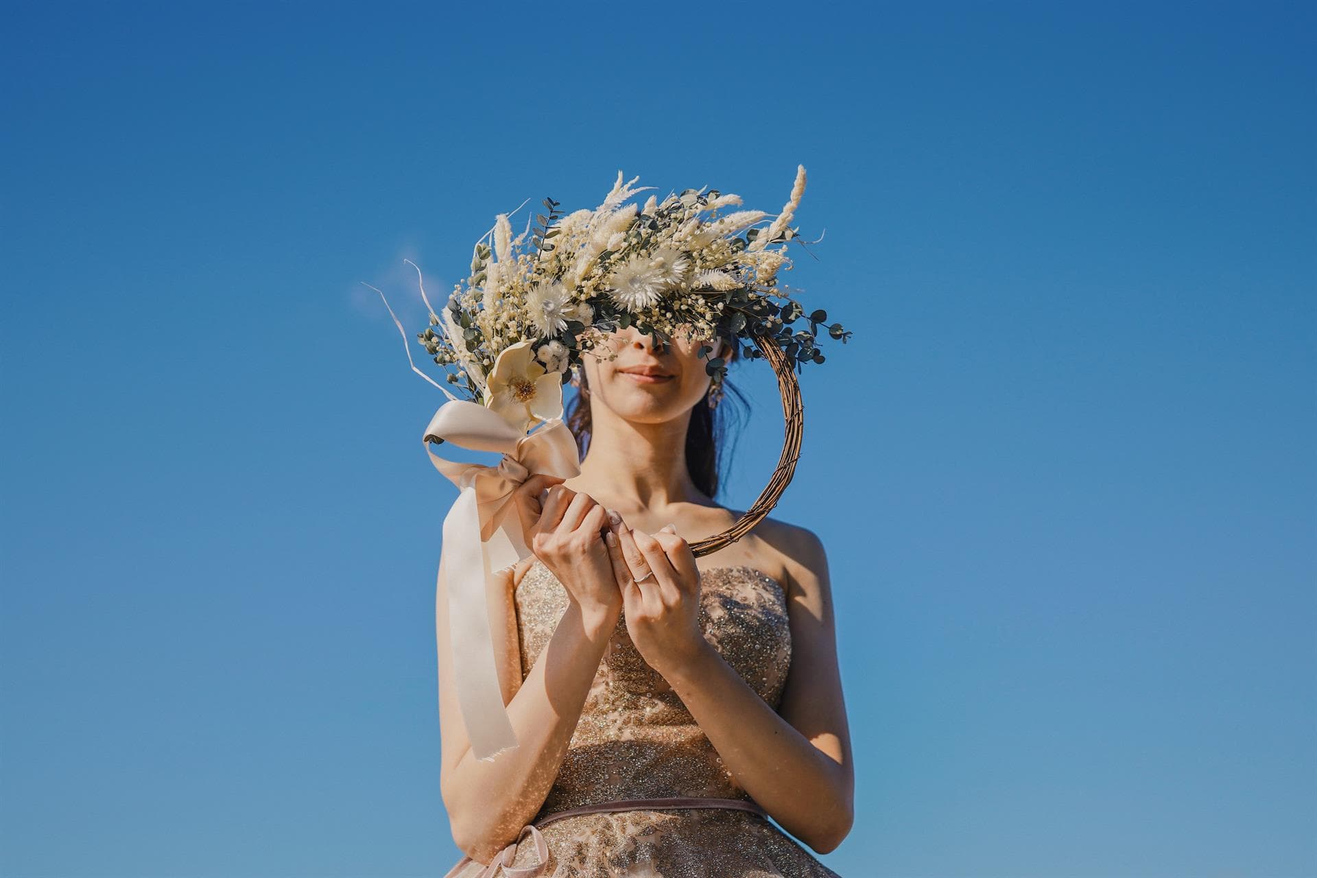 Complementos para boda únicos y elegantes hechos con flores en Miño